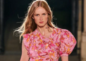 «Jam Blonde»: Η νέα απόχρωση μαλλιών που θυμίζει μαρμελάδα φράουλα