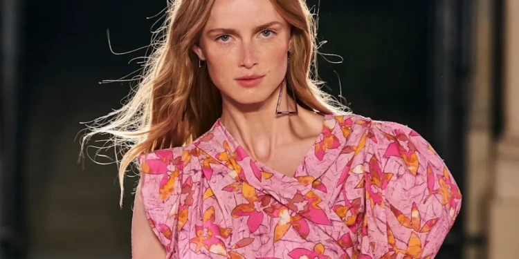 «Jam Blonde»: Η νέα απόχρωση μαλλιών που θυμίζει μαρμελάδα φράουλα