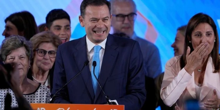 Πορτογαλία: Νίκη της κεντροδεξιάς χωρίς πλειοψηφία εδρών – Παραιτείται ο επικεφαλής των σοσιαλιστών