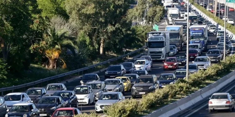 Κίνηση: Μποτιλιάρισμα σε Κηφισό και Κηφισίας – Καθυστερήσεις στην Αττική Οδό