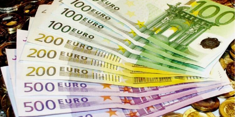 ΦΠΑ: Ταχύτερες οι επιστροφές – Άμεσα τα πρόστιμα στους εκπρόθεσμους