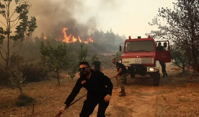 Μεγάλη φωτιά στο Μαρκόπουλο – Μήνυμα του 112