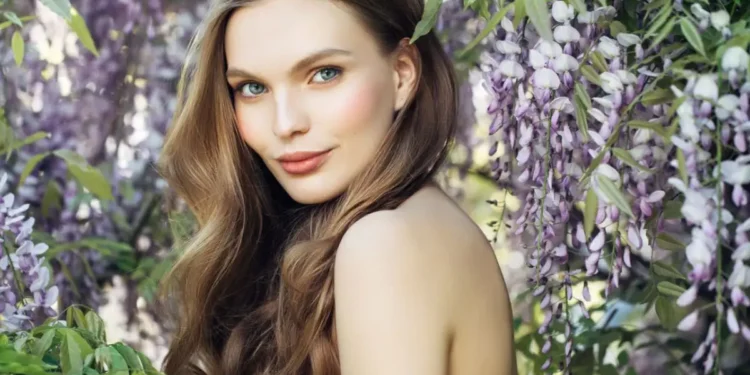 4 έξυπνα hair tips για να υποδεχτείς το καλοκαίρι με τέλεια μαλλιά