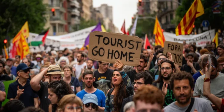 Ισπανία: «Μπλόκο» σε πάνω από 65.000 αγγελίες του Airbnb
