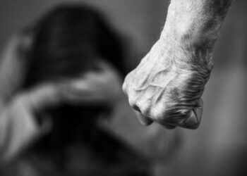 Ρέθυμνο: Ξυλοκόπησε την σύντροφό του σε ξενοδοχείο και αυτοτραυματίστηκε