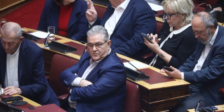 Πρόταση προανακριτικής κατέθεσε το ΚΚΕ: Κακουργήματα για Καραμανλή, Σπίρτζη – Στο κάδρο και ο πρωθυπουργός