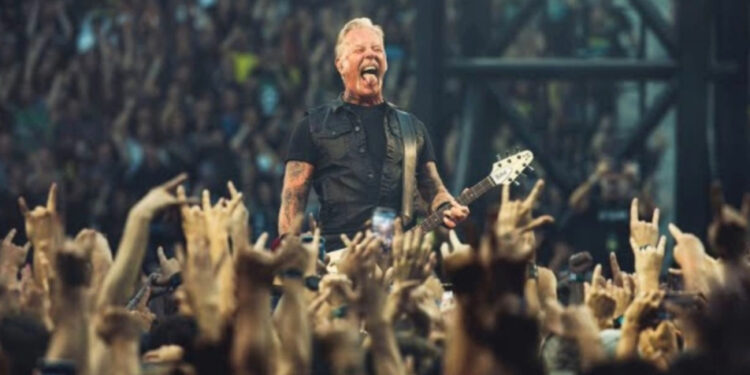 Metallica: Προκάλεσαν σεισμό ξεσηκώνοντας 60.000 θεατές στο Lane Stadium της Βιρτζίνια