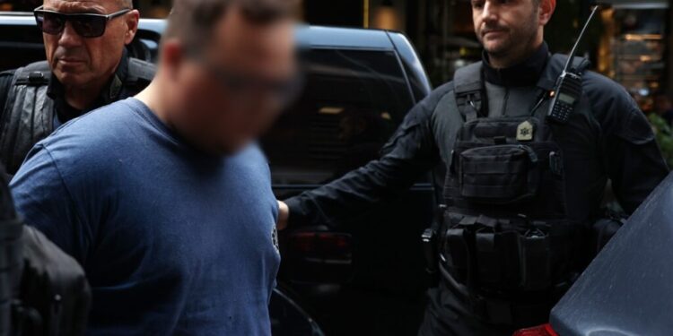 Σοκάρει η κυνική ομολογία του 21χρονου στη Λάρισα: Είχα πιει, θόλωσα και χτύπησα τη μητέρα μου με ένα μαχαίρι