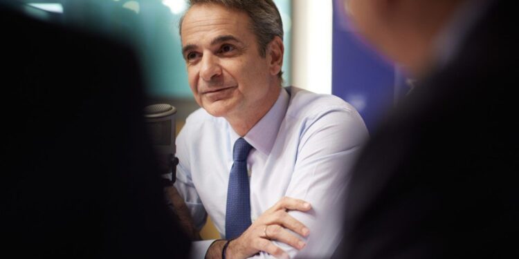 Πανελλαδικές 2025: «Η σκέψη μας στις μαθήτριες και τους μαθητές που ρίχνονται στη μάχη των Πανελλαδικών» λέει ο Μητσοτάκης