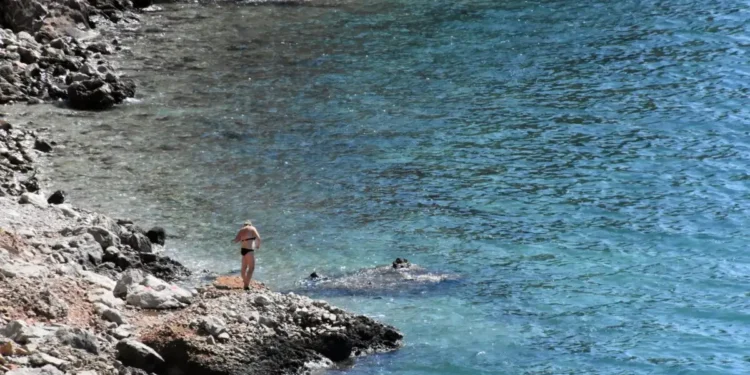 ΤτΕ: Στα 21,6 δισ. ευρώ έφθασαν τα έσοδα από τον τουρισμό το 2024