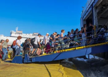 Ακτοπλοϊκά εισιτήρια: Μειώσεις έως και 32% στα ταχύπλοα