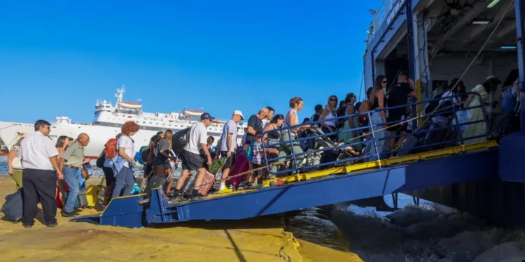 Ακτοπλοϊκά εισιτήρια: Μειώσεις έως και 32% στα ταχύπλοα