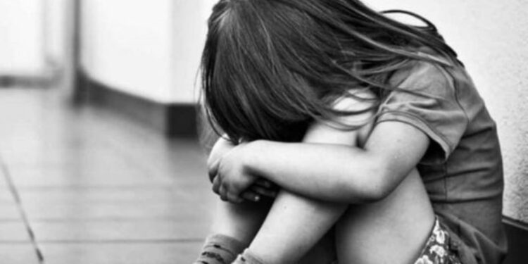 Γαλλία: 55 συλλήψεις για παιδική πορνογραφία μέσω Telegram – Ένας ιερέας κι ένας καθηγητής μεταξύ των συλληφθέντων