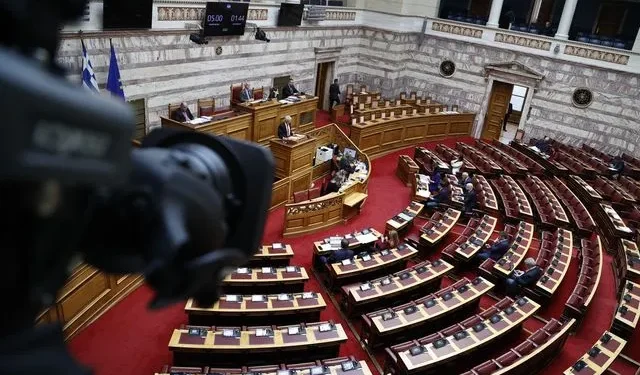 Αλλοδαπές εταιρίες σε συζύγους πολιτικών με τροπολογία του κατατέθηκε στη Βουλή αργά τη νύχτα