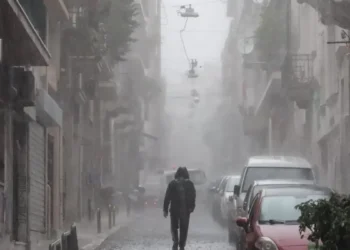 Καιρός: Από τα 35άρια στο χαλάζι, καλοκαίρι μέχρι την Κυριακή και βουτιά 10 βαθμών Κελσίου τη Δευτέρα