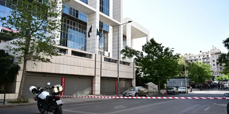 Απειλή για βόμβα στο Εφετείο μέσω e-mail – Εκκενώνεται το κτήριο