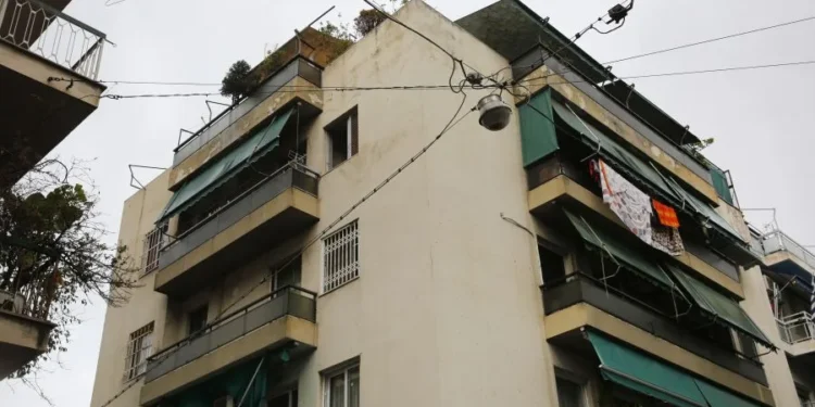 Ελεύθεροι με εντολή εισαγγελέα οι γονείς που άφησαν το βρέφος στο μπαλκόνι