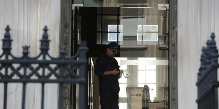 Συζητήθηκε στο ΣτΕ η επαναφορά ή μη του 13ου και 14ου μισθού στους υπαλλήλους του Δημοσίου
