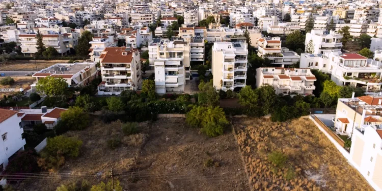 Ακαθάριστα οικόπεδα: Τι πρέπει να προσέξετε – Στην αρμοδιότητα της Πυροσβεστικής οι έλεγχοι