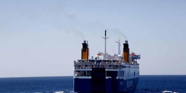 Πλοία: Με προσφορές προσπαθούν να ανατρέψουν τη μείωση στην επιβατική κίνηση οι ακτοπλοϊκές