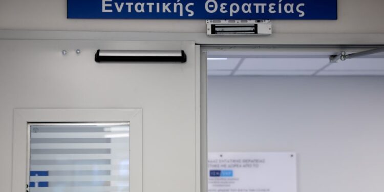 Αχαρνές: Στη ΜΕΘ 9χρονη που παρασύρθηκε από ΙΧ ενώ έκανε ποδήλατο