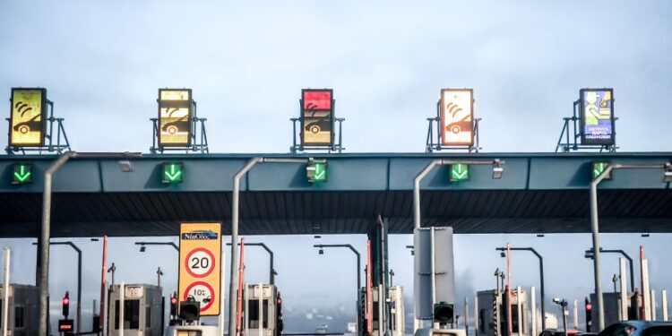 Αυξημένα μέτρα της τροχαίας για το τριήμερο του Αγίου Πνεύματος – Απαγόρευση κυκλοφορίας των φορτηγών άνω των 3,5 τόνων