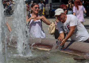 Καιρός: Επιμένει ο καύσωνας με 40άρια – Πότε υποχωρεί