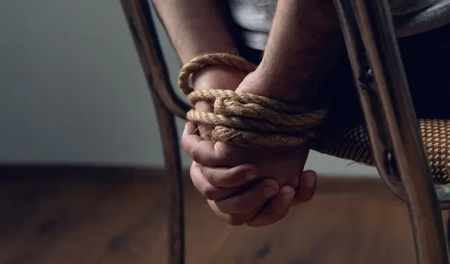 Την “απαγωγή” του σκηνοθέτησε 20χρονος για να αποσπάσει χρήματα από τη μητέρα του