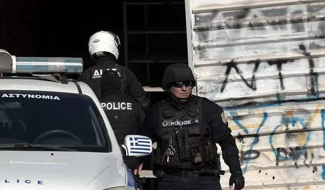 Σε εξέλιξη επιχείρηση για την εξάρθρωση εγκληματικής οργάνωσης που διακινεί ναρκωτικά στα γήπεδα