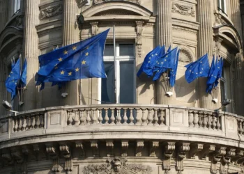 Η ΕΕ παρατείνει τα οικονομικά μέτρα κατά της Ρωσίας για άλλους 6 μήνες