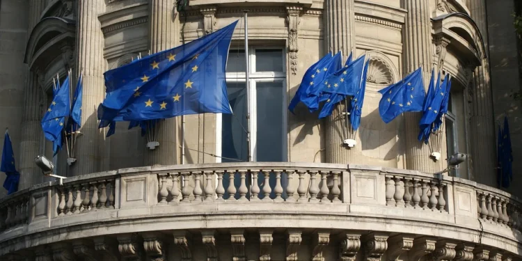 Η ΕΕ παρατείνει τα οικονομικά μέτρα κατά της Ρωσίας για άλλους 6 μήνες