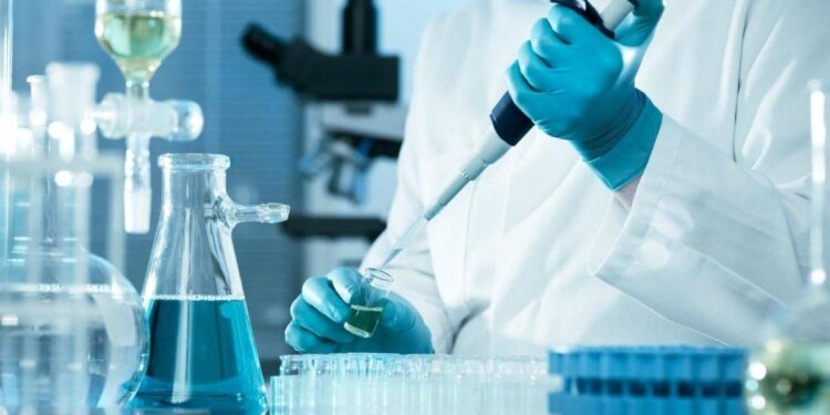 Τραμπ: Η κυβέρνηση τερμάτισε ένα πολύ κρίσιμο πρόγραμμα για την αναζήτηση εμβολίου κατά του AIDS
