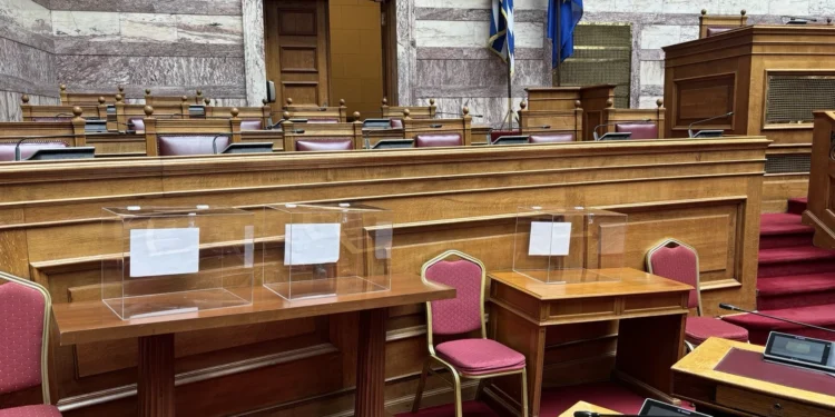 Η Βουλή σε ρυθμούς Προανακριτικής για τα Τέμπη
