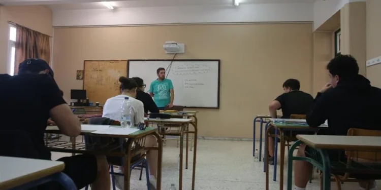 Πανελλήνιες 2025: Πώς μπορούν να δουν οι υποψήφιοι τα γραπτά των εξετάσεων
