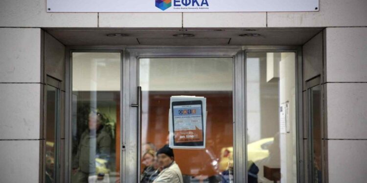 ΕΦΚΑ: Έρχεται ρύθμιση οφειλών α λα καρτ