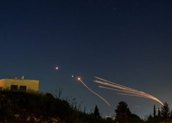 Ευρωπαϊκός διπλωματικός μαραθώνιος για την αποκλιμάκωση της σύρραξης Ισραήλ-Ιράν – Σήμερα η συνάντηση με Αραγτσί