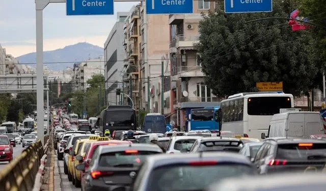 Κίνηση στους δρόμους: Φρακαρισμένος ο Κηφισός, “κόκκινη” η Συγγρού