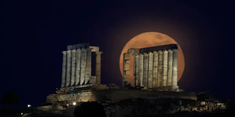 Πανσέληνος Ιουνίου 2025: Η πρώτη πανσέληνος του καλοκαιριού – Πότε έρχεται το «Φεγγάρι της Φράουλας»