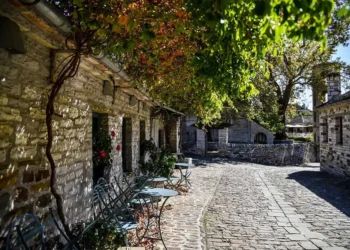 Μόλις 1 στους 2 Έλληνες θα πάει διακοπές – Περιορισμένη διάρκεια και έξοδα