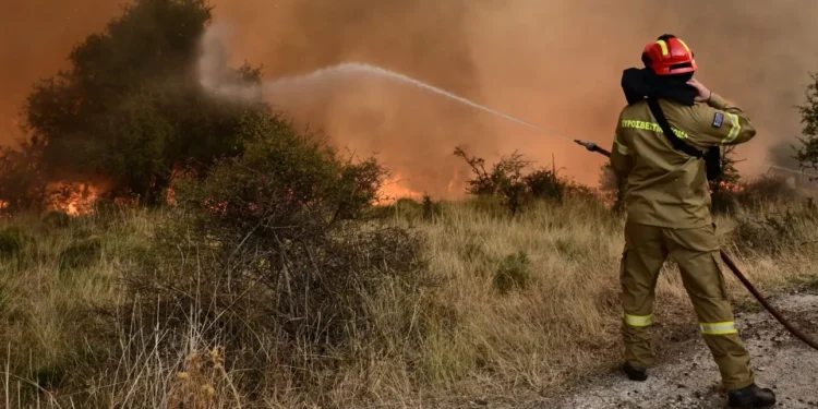 Φωτιά στον Αρχάγγελο Λακωνίας – Ήχησε το 112