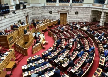 Βουλή: Με την κλήτευση του Κ. Καραμανλή συνεχίζεται η προανακριτική για την τραγωδία των Τεμπών