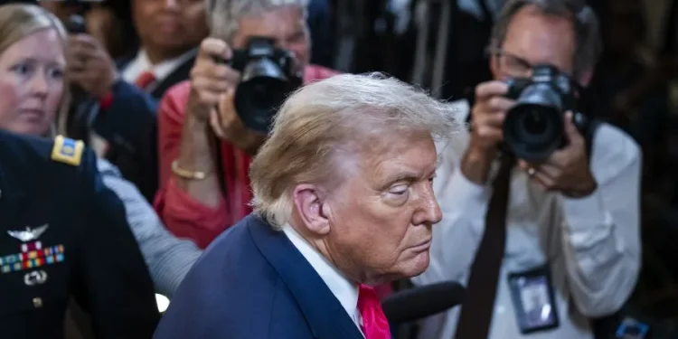 Washington Post: O Τραμπ υπαναχωρεί από το σχέδιο για την κατάργηση της FEMA