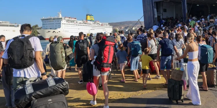 Μεγάλη έξοδος των αδειούχων του Ιουλίου – Αυξημένη η κίνηση στο λιμάνι του Πειραιά