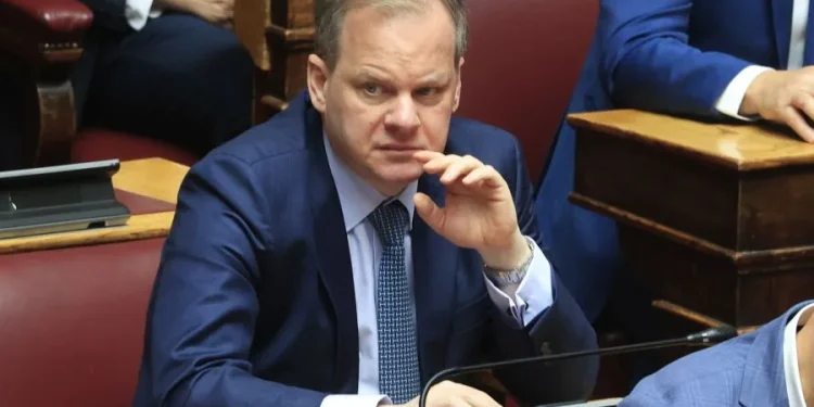 Τέμπη – Προανακριτική: Παραπομπή Καραμανλή για παράβαση καθήκοντος ζητά η ΝΔ