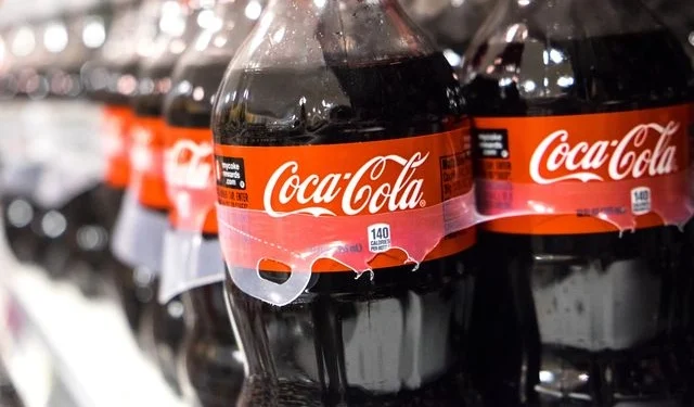 Ο Τραμπ αλλάζει (;) και την Coca Cola – Το συστατικό που ενδέχεται να αντικατασταθεί