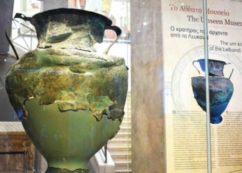 «Ο κρατήρας του άρχοντα από το Λευκαντί» στο Αθέατο Μουσείο του Εθνικού Αρχαιολογικού Μουσείου