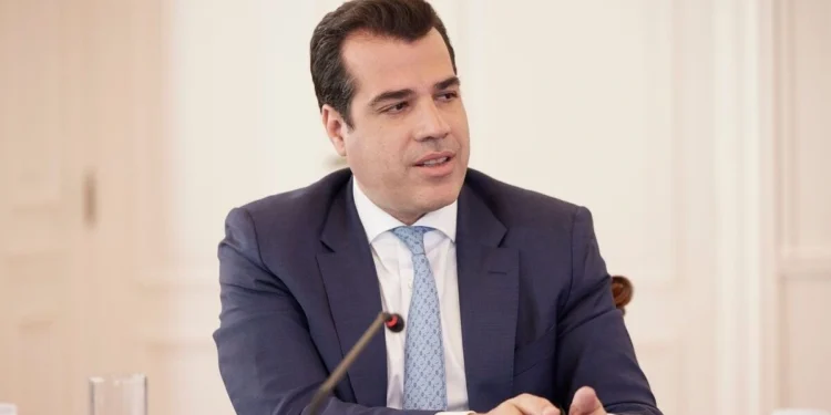 Πλεύρης για μεταναστευτικό: Πλέον θα επιβάλλεται κράτηση – Yπάρχει τρόπος να σταματάμε τις βάρκες